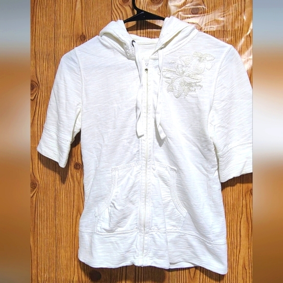H&M Tops - H&M White Short-Sleeved Hoodie Sweatshirt